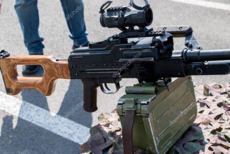 Seitenansicht eines Sturmgeschütz III mit sichtbaren technischen Details